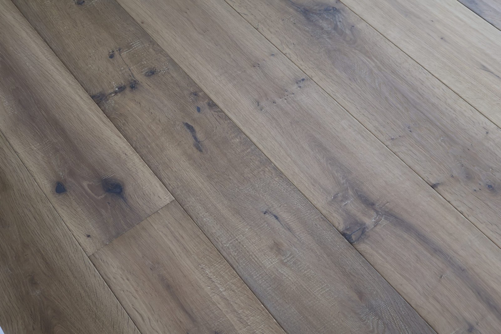 Vintage Smoked White oiled Vintage Smoked Natural oak Engineered Oak, 14mm x 190mm product image 4 | Wood Floors Online