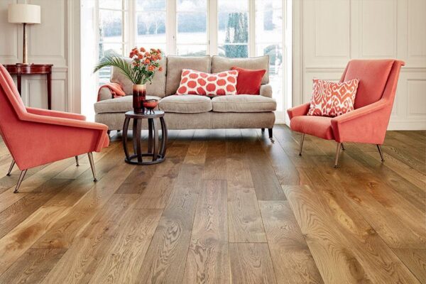Galleria_Professional_Engineered_European_Rustic_Oak_Flooring_15mm_X_190mm_Tawny_Brown_Oiled_03_trade_5882540e-54cd-4fe2-b691-ec264814aca8
