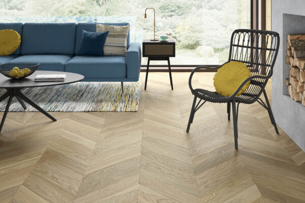 Galleria_Professional_Engineered_Select_Oak_Chevron_15mmx110mm_Natural_Unfinished_04_room_13add071-5276-4d6a-a286-137dcbf4447d