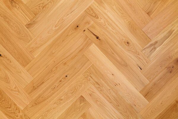 Home_Choice_Herringbone_Engineered_European_Select_Oak_Flooring_14mm_x_130mm_Caramel_Lacquered_01_trade_2000x2000