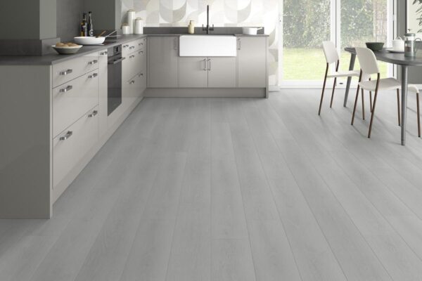 Series_Woods_10mm_Laminate_Artic_White_Oak_04_trade_ec3c2dec-a8ad-463c-bda8-b21ad3166b55