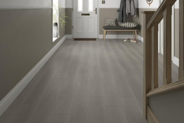 Series_Woods_10mm_Laminate_Dove_Grey_Oak_04_trade_df768416-be90-4b90-8b39-2f4ab82867bb (1)
