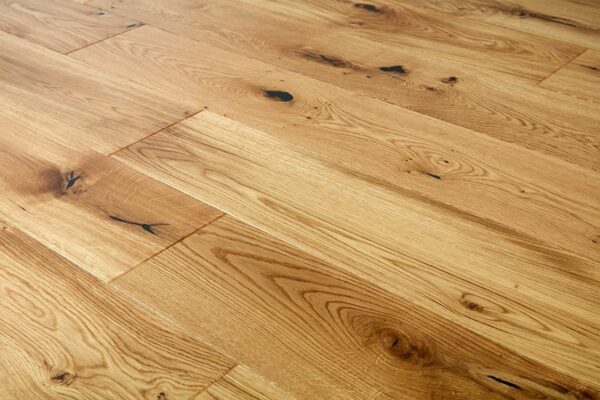 Trade_Choice_European_Oak_180mm_Lacquered_Engineered_Flooring_02_2000x2000