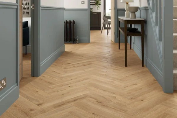 Series_20Woods_208mm_20Herringbone_20Laminate_20Flooring_20Sand_20Oak-Lifestyle