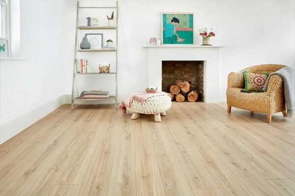 Series_Woods_12mm_Phalsbourg_Oak_Laminate_Flooring_01_retail_2a0c23fb-d539-4f64-9cc3-4bd1783df128